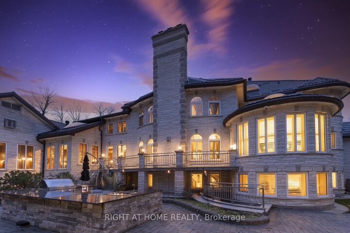Property Photo: 38 Sugarbush Court ON L4L 2Z2