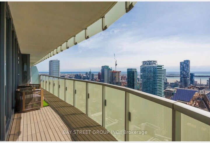 Property Photo:  197 Yonge Street 4209  ON M5B 0C1 