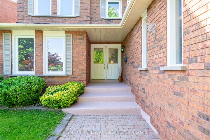 Property Photo: 1311 Greenridge Circle ON L6M 2J8