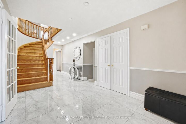 Property Photo: 15 Talia Court ON L6E 4X8