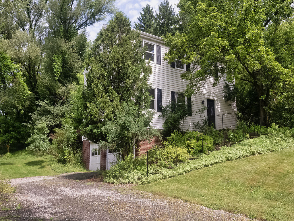 Property Photo: 2551 Cole Road PA 15090
