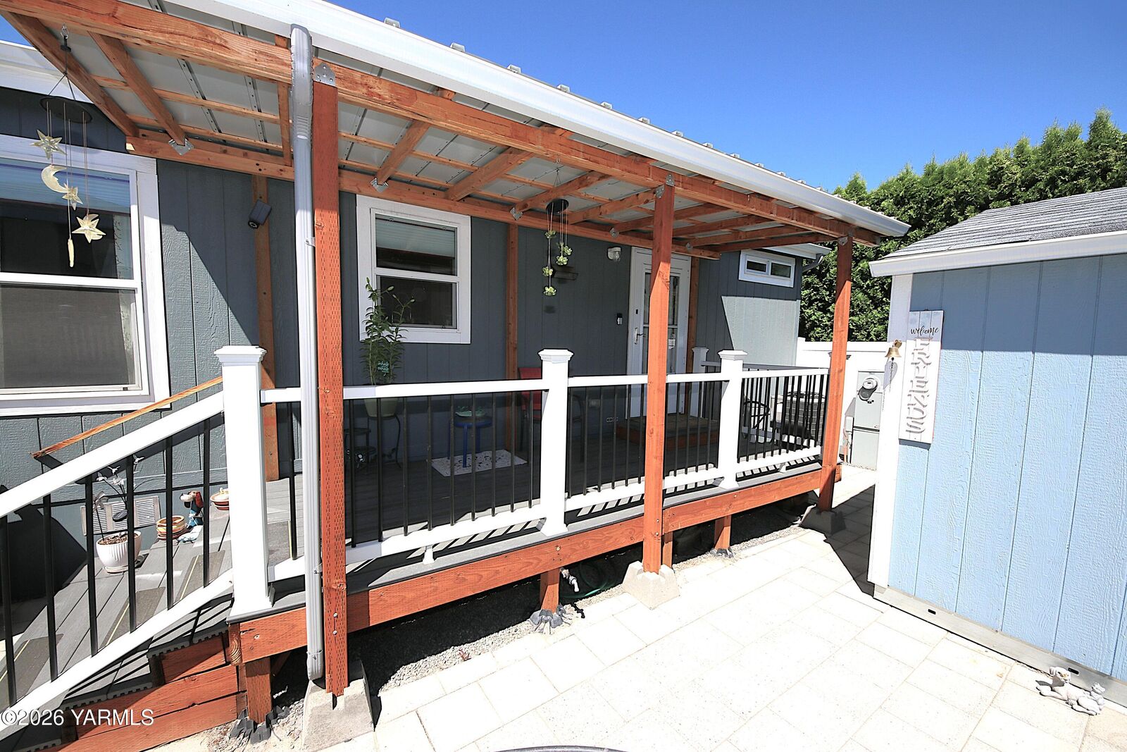 Property Photo: 802 N 40th Ave WA 98908