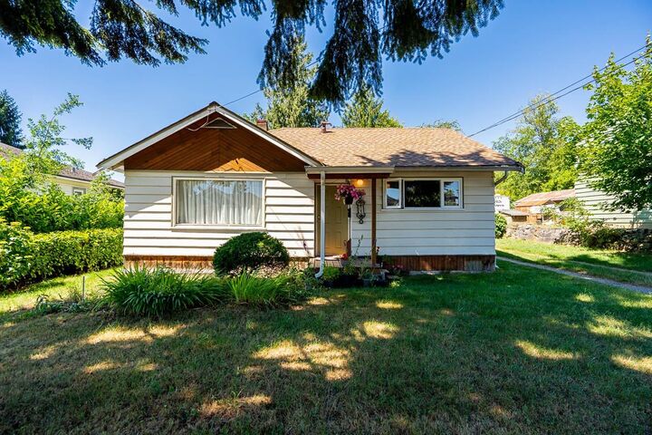 Property Photo: 715 Roderick Avenue BC V3K 1P6