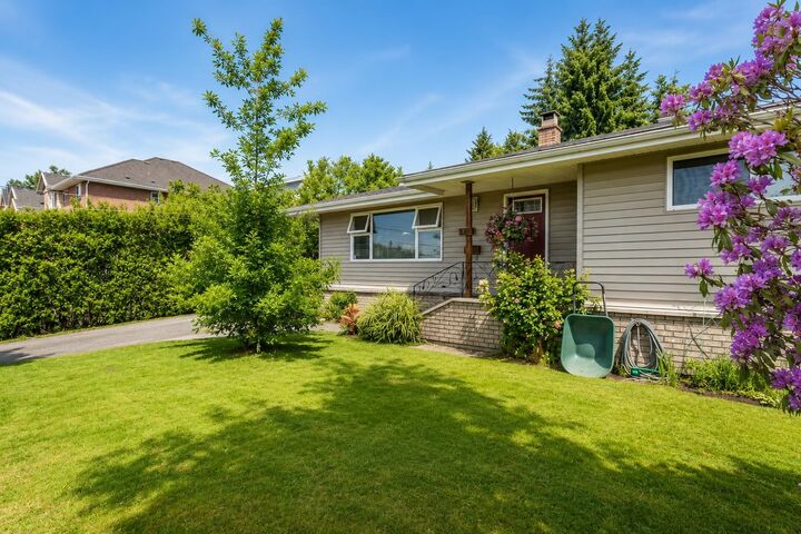 Property Photo: 923 Quadling Avenue BC V3K 2A6