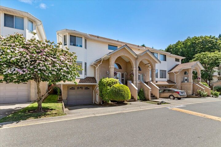Property Photo: 32339 7 Avenue 51 BC V2V 6T7