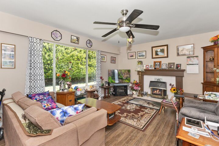 Property Photo:  32530 Fraser Crescent  BC V2V 1C6 