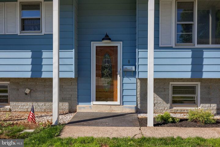 Property Photo:  8 Heathglen Road  PA 17057 