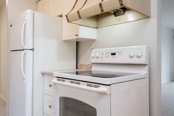 Property Photo:  33956 Essendene Avenue 106  BC V2S 6E7 