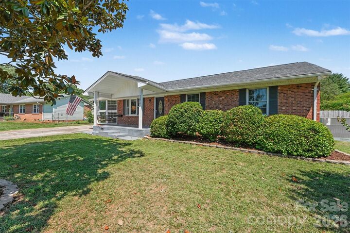 Property Photo: 101 E Chamblee Drive NC 28147