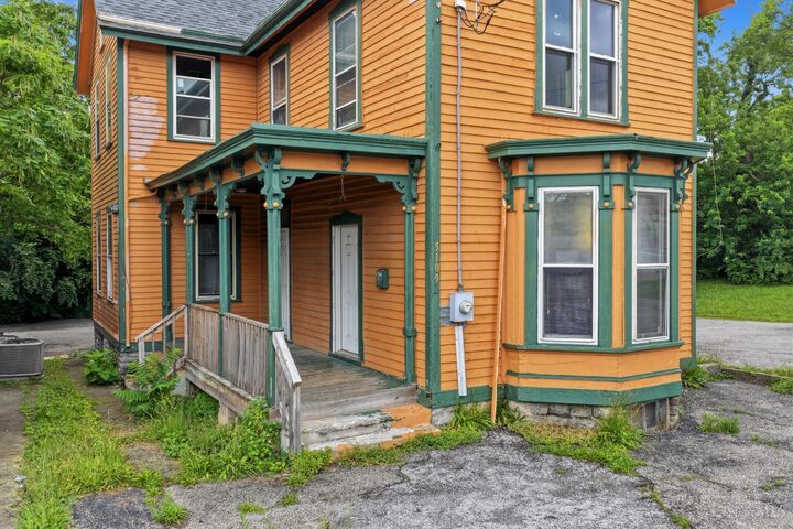 Property Photo:  