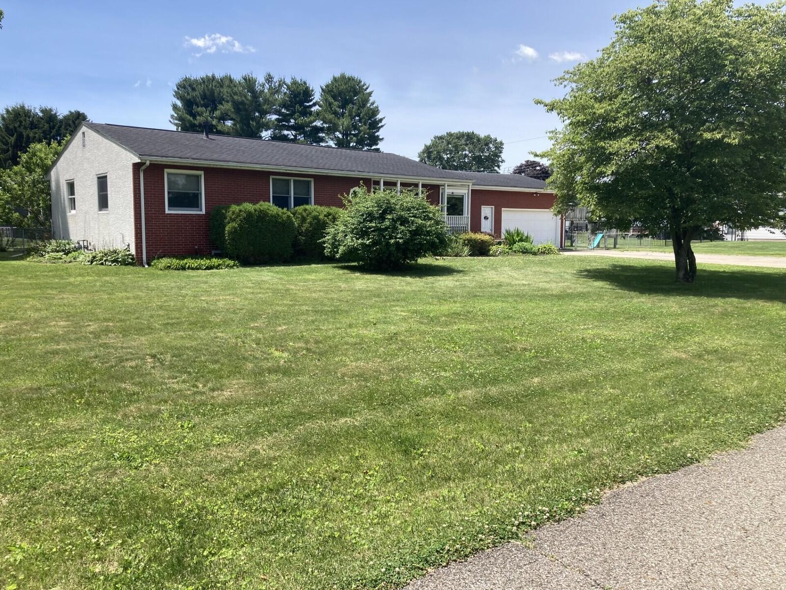 Property Photo:  361 Meadow NE Lane  OH 43055 