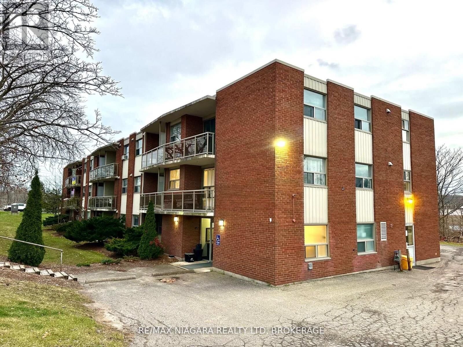 Property Photo:  7 Riverview Boulevard 205  ON L2T 3L5 