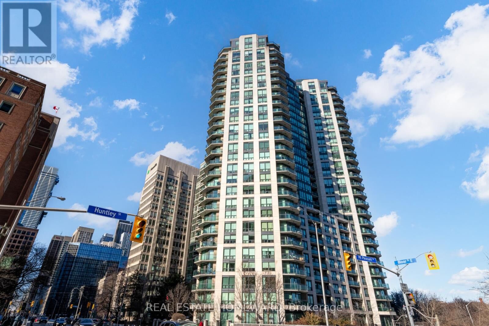 Property Photo: 300 Bloor Street East 611 ON M4W 3Y2