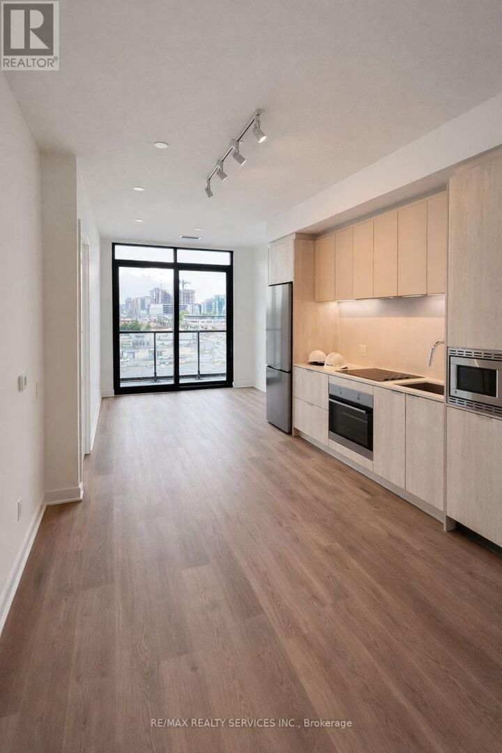 Property Photo: 86 Dundas Street 723 ON L5A 0B1