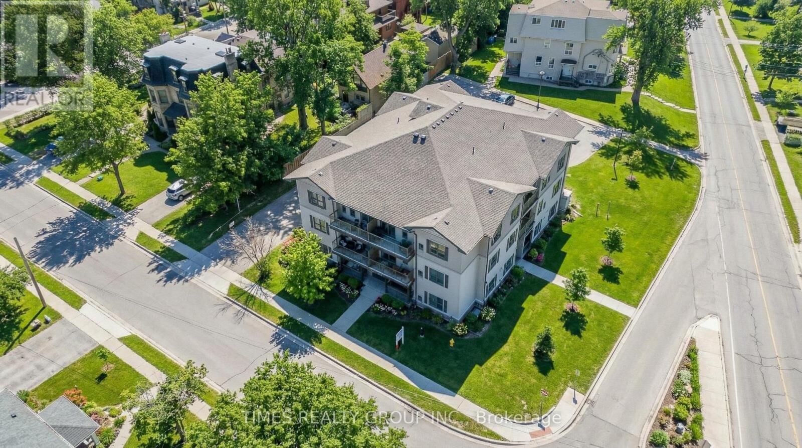 Property Photo:  369 Hunter Street West 203  ON K9H 2M5 