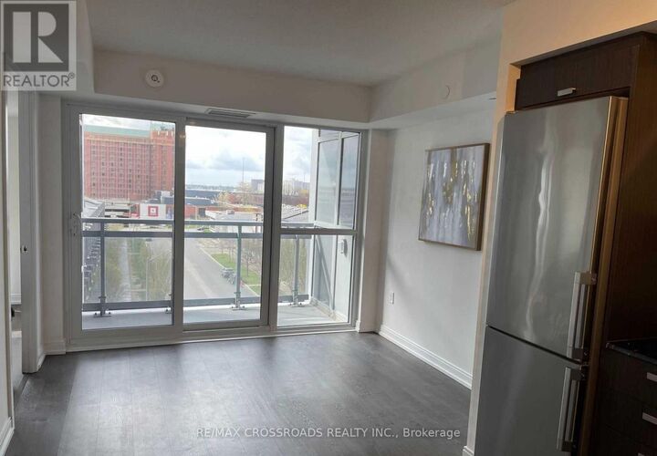 Property Photo:  275 Village Green Square 525  ON M1S 0L8 