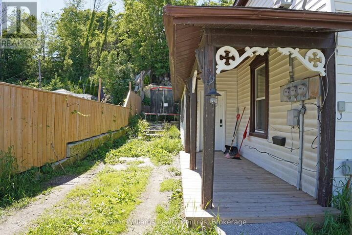 Property Photo:  726 Berford Street  ON N0H 2T0 