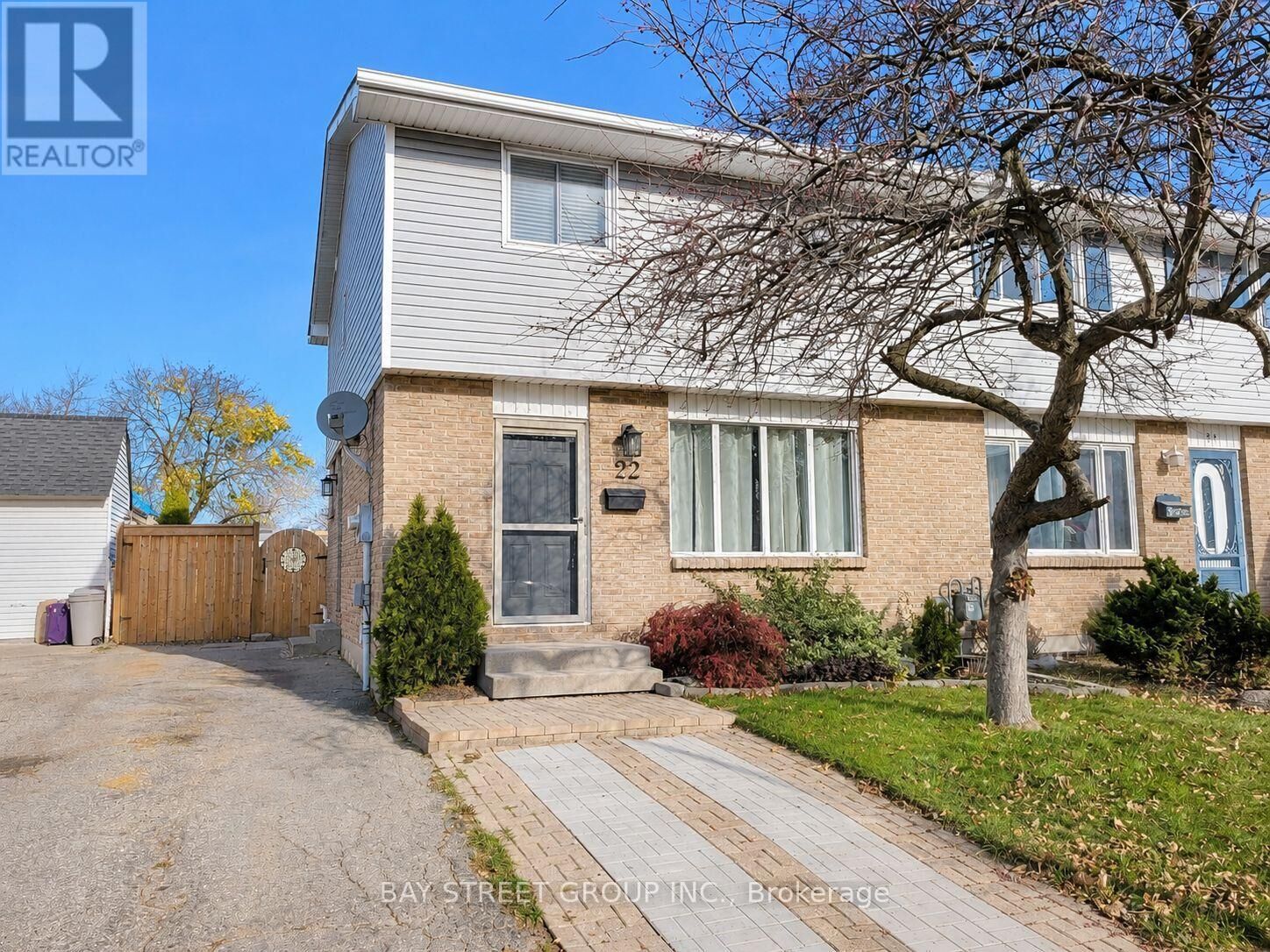 Property Photo: 22 Rosamond Crescent ON N6E 2M8