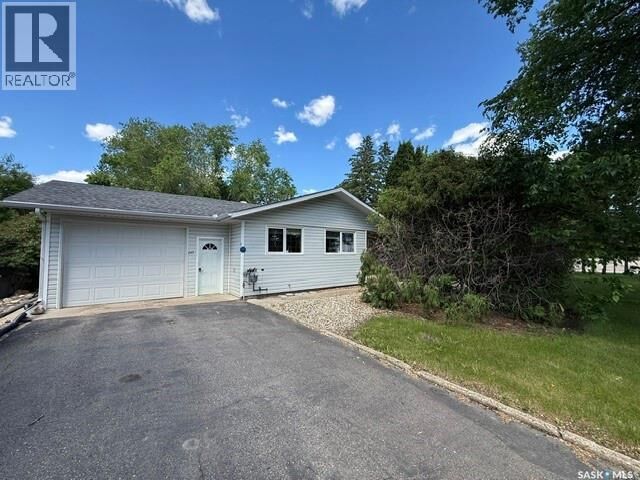 Property Photo:  245 Queen Elizabeth Boulevard  SK S0A 1S0 