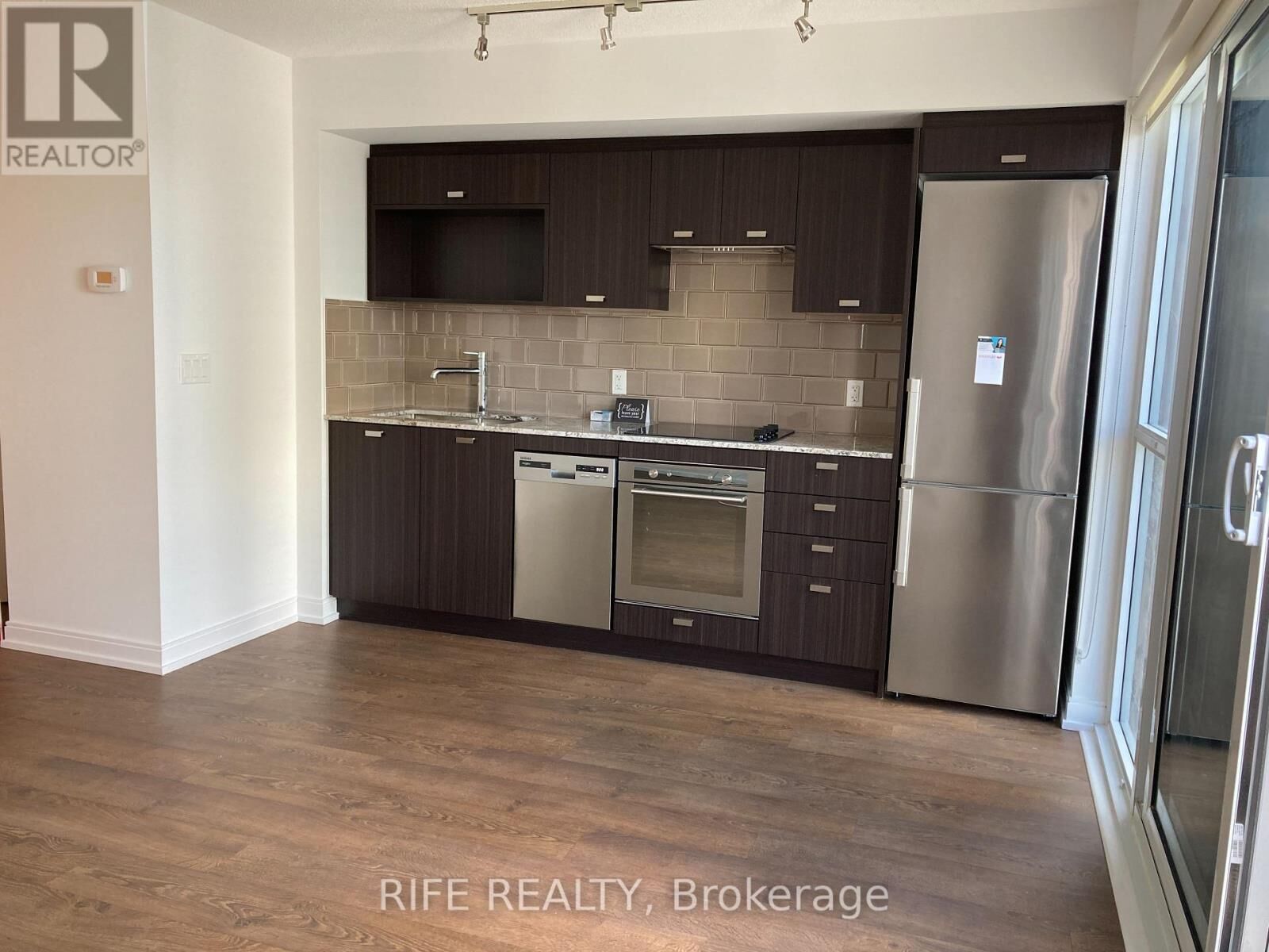 Property Photo:  275 Village Green Square 1617  ON M1S 0L8 