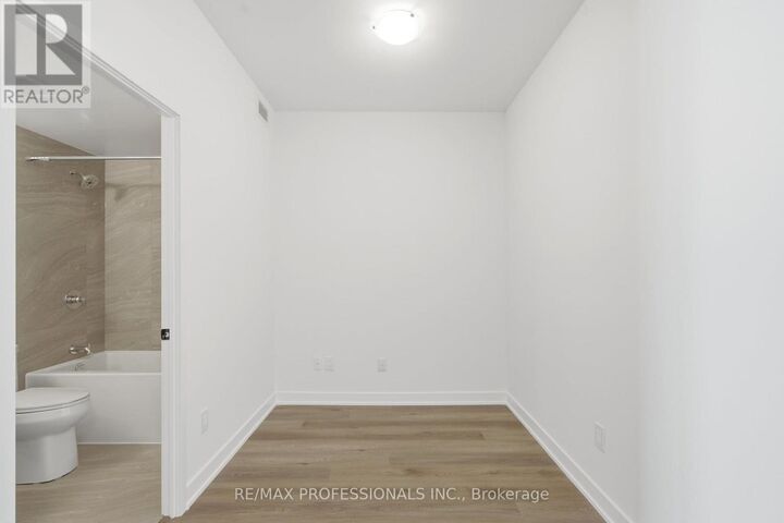 Property Photo: 2075 Lakeshore Road 2404 ON L7R 1E2