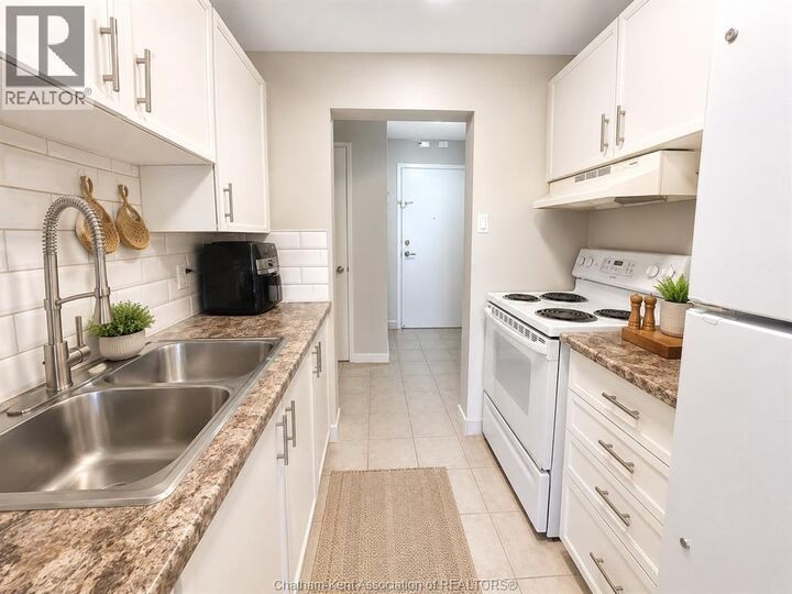 Property Photo: 276 Merritt Avenue 102 ON N7M 5T8