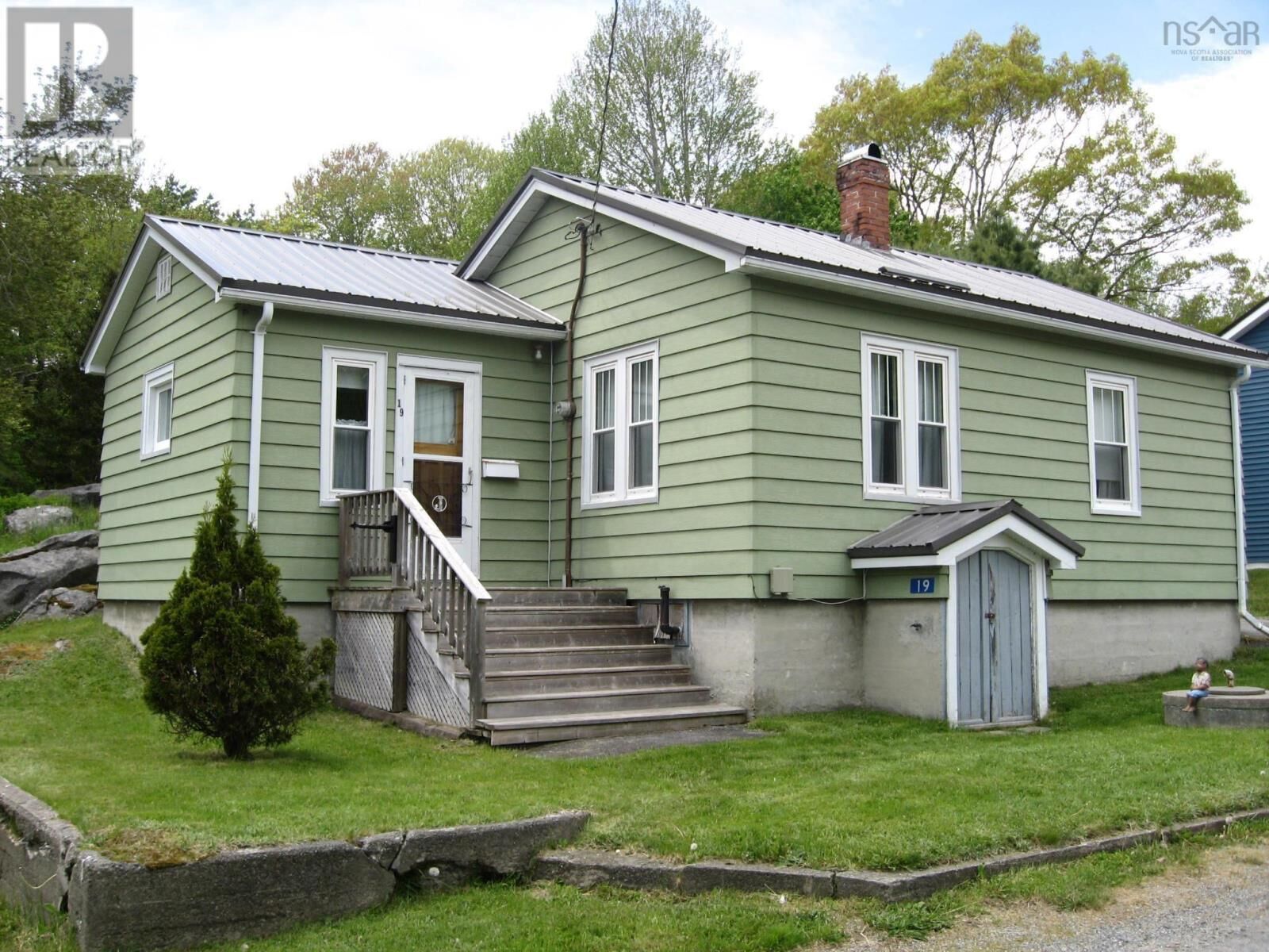 Property Photo:  19 Poplar Street  NS B0J 1H0 