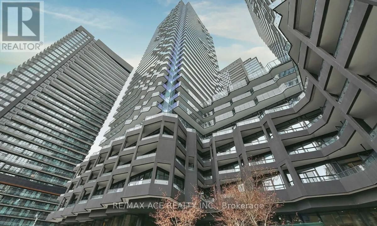 Property Photo:  110 Broadway Avenue 2213  ON M4P 1V7 
