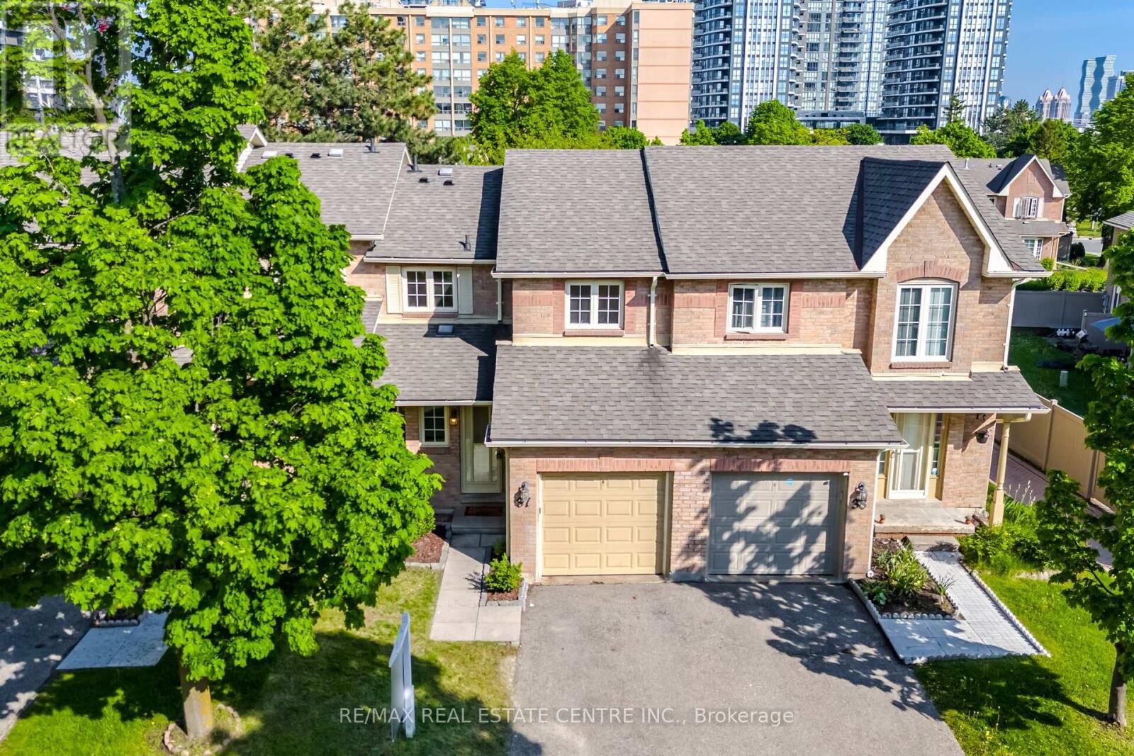 Property Photo:  35 Ceremonial Drive 37  ON L5R 3G6 