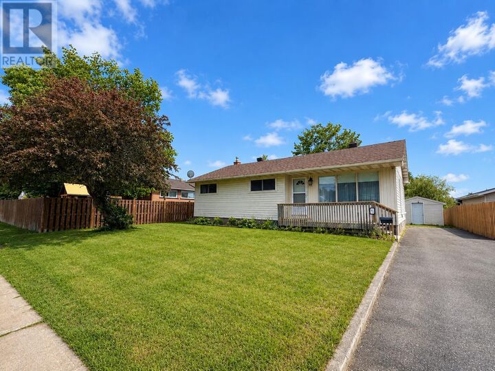 Property Photo:  15 Northern Ave W  ON P6C 3E2 