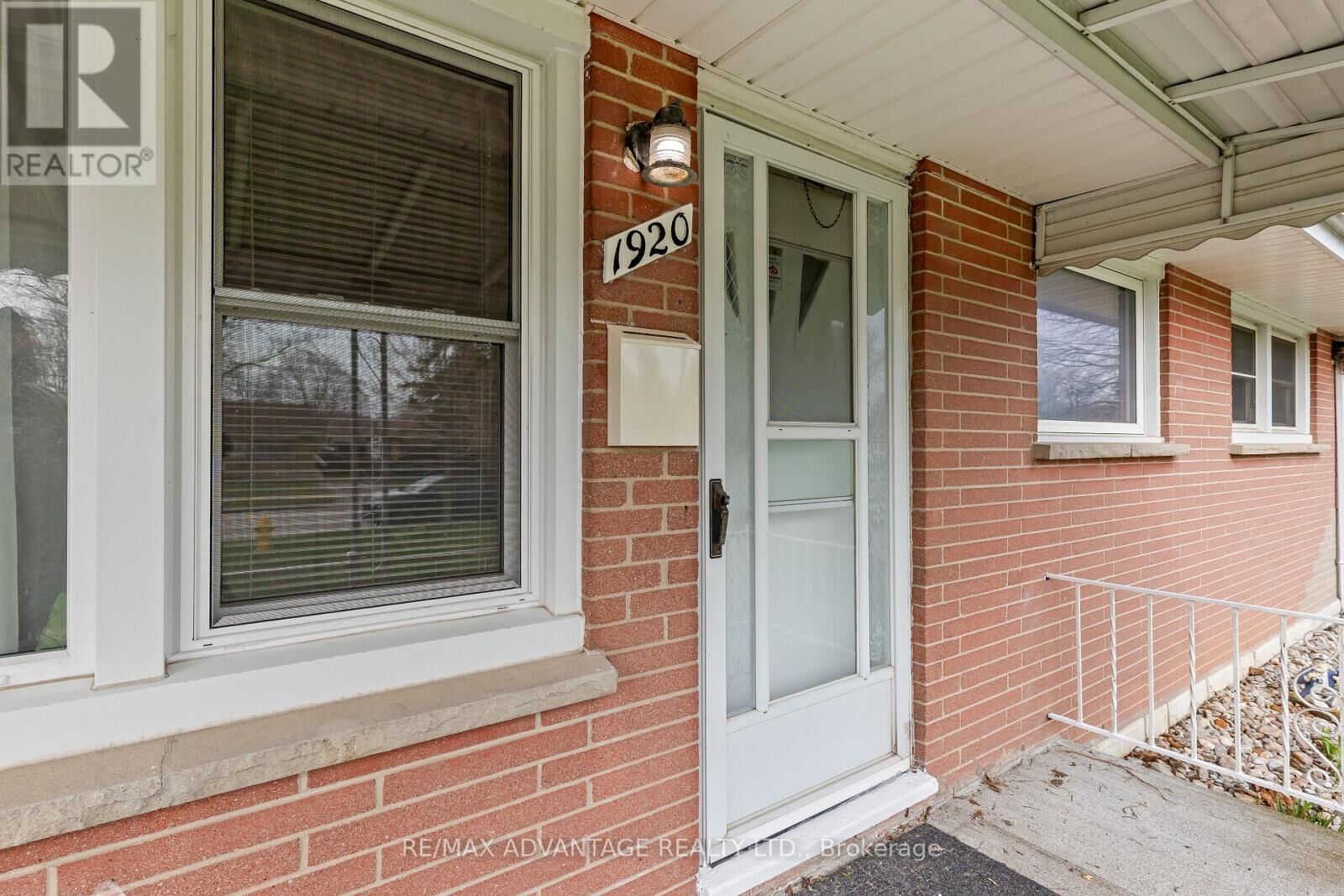 Property Photo: 1920 Duluth Crescent ON N5V 1H7