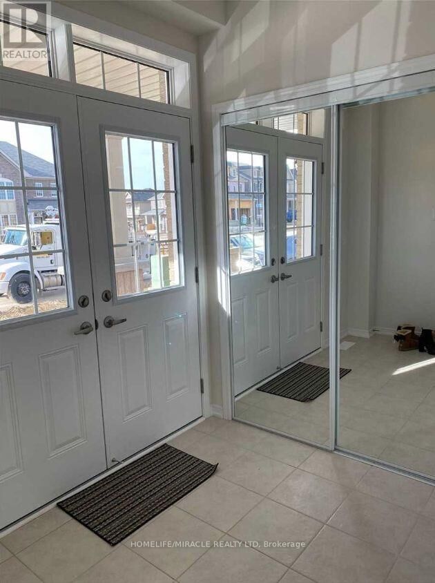 Property Photo:  147 Longboat Run West  ON N3T 0R9 