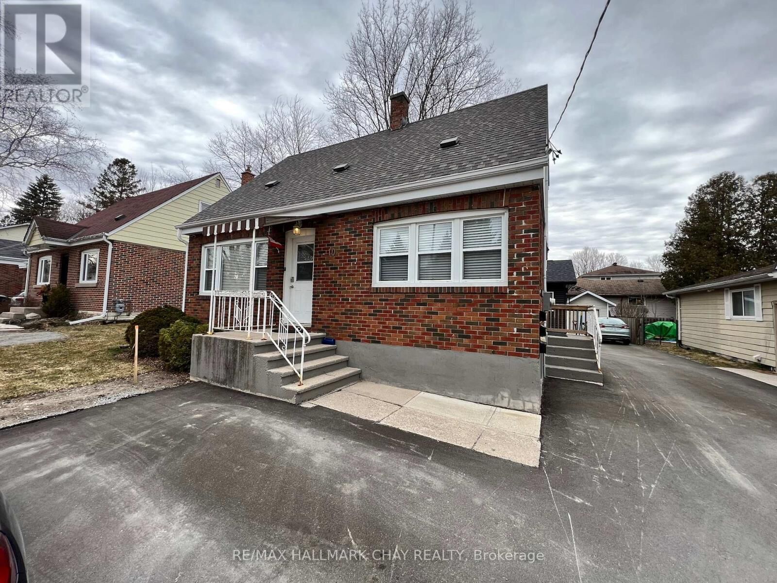 Property Photo:  10 Bowman Avenue A  ON L4M 1V2 