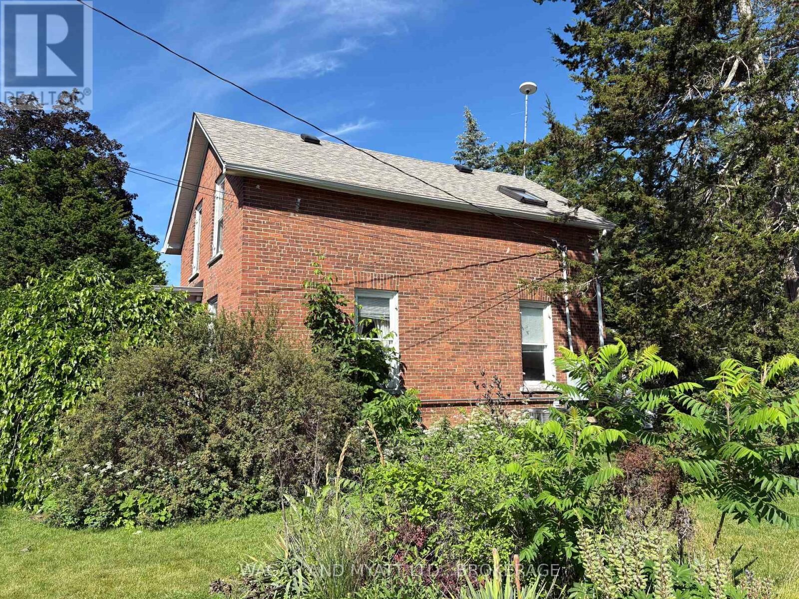 Property Photo:  211 Bridge Street West  ON K7R 2E5 