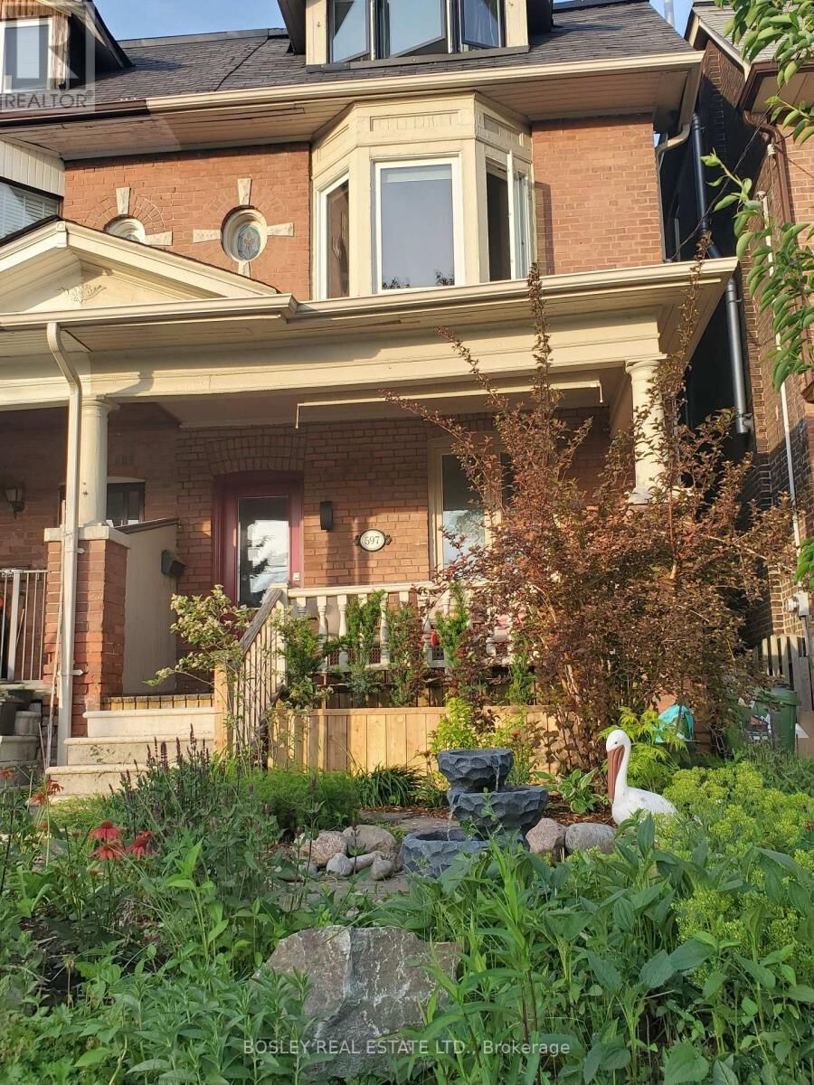 Property Photo:  597 Carlaw Avenue Upper  ON M4K 3K4 