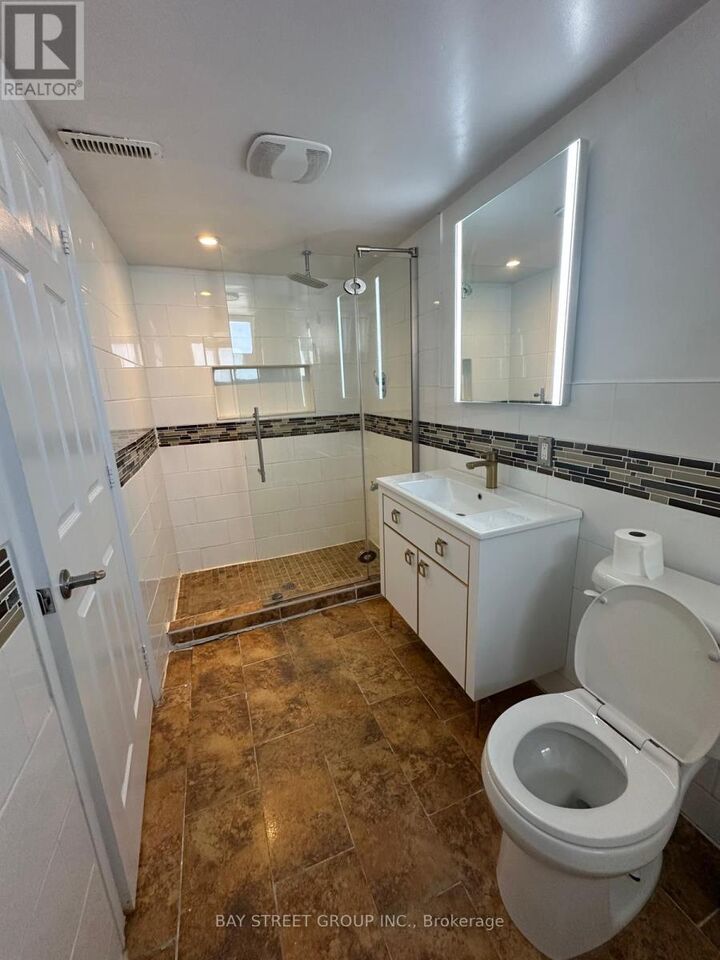 Property Photo:  1106 Haig Boulevard  ON L5E 2M5 