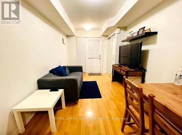 Property Photo:  4975 Southampton Drive 180  ON L5M 8C9 
