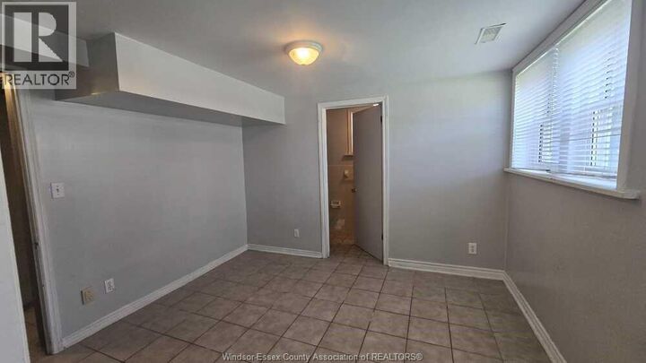 Property Photo:  805 Giles Boulevard East Lower  ON N9A 4E7 
