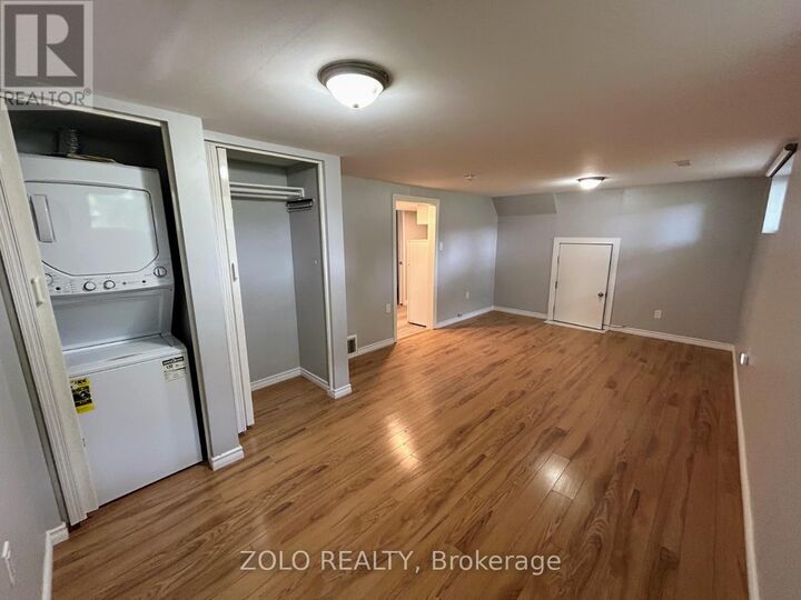Property Photo: 3 Old York Crescent Lower ON N2B 3G2