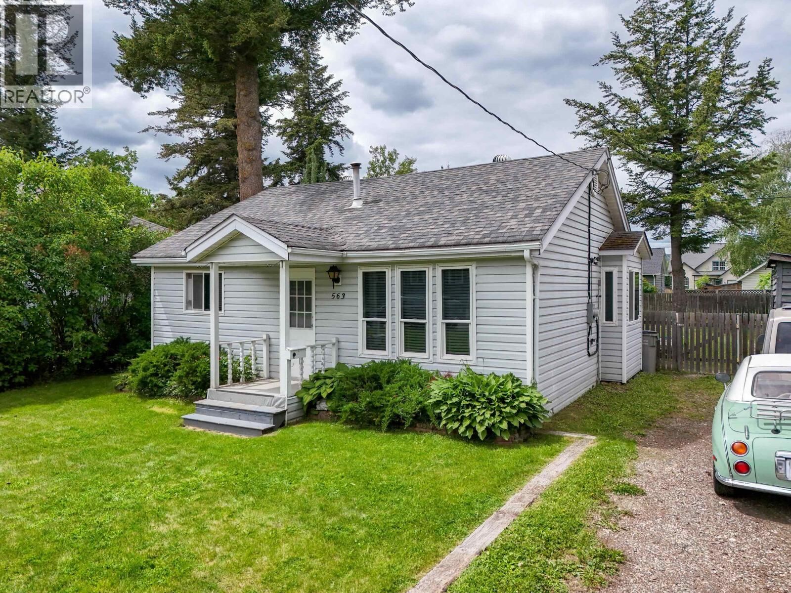 Property Photo:  563 Jones Street  BC V2J 2X2 