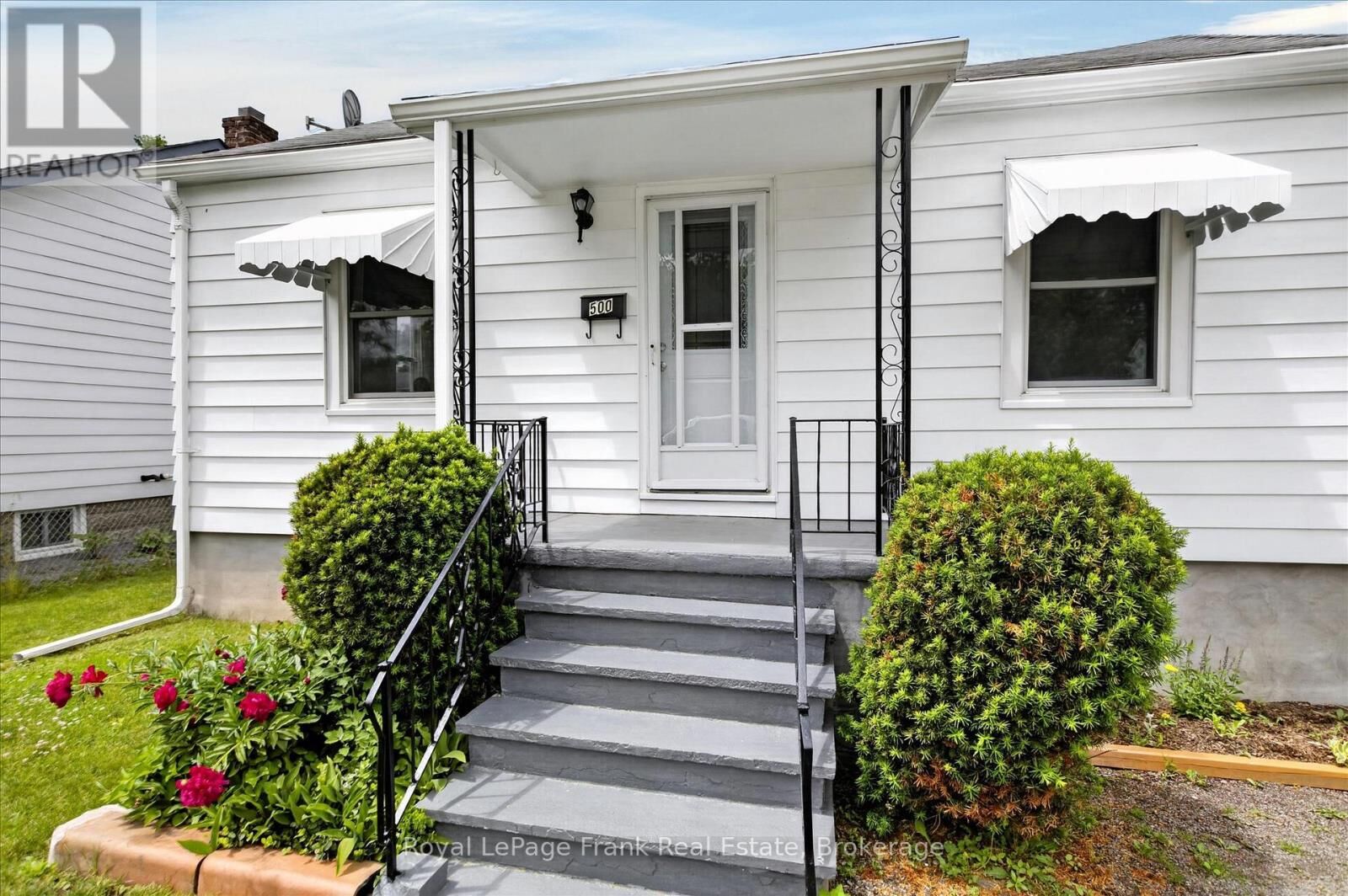 Property Photo: 500 Glengarry Avenue ON K9H 4Y4