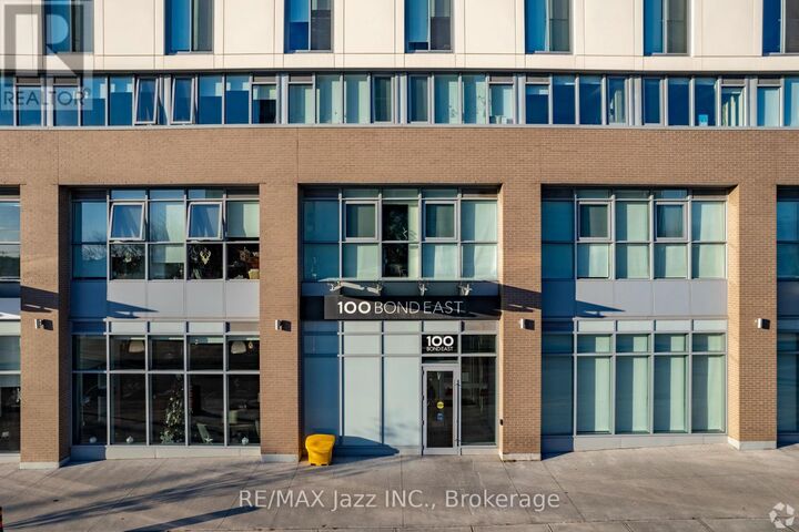 Property Photo:  100 Bond Street East 1004  ON L1G 0E6 