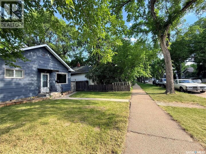 Property Photo: 1336 D Avenue N SK S7L 1P3