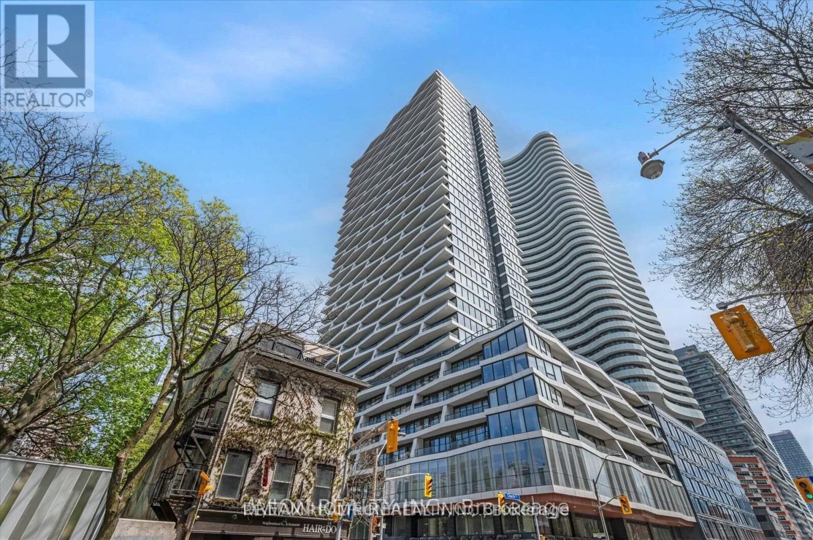 Property Photo: 85 Wood Street 1016 ON M4Y 0E8