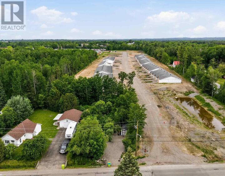 Property Photo:  3870 Queen St E  ON P6A 5K9 