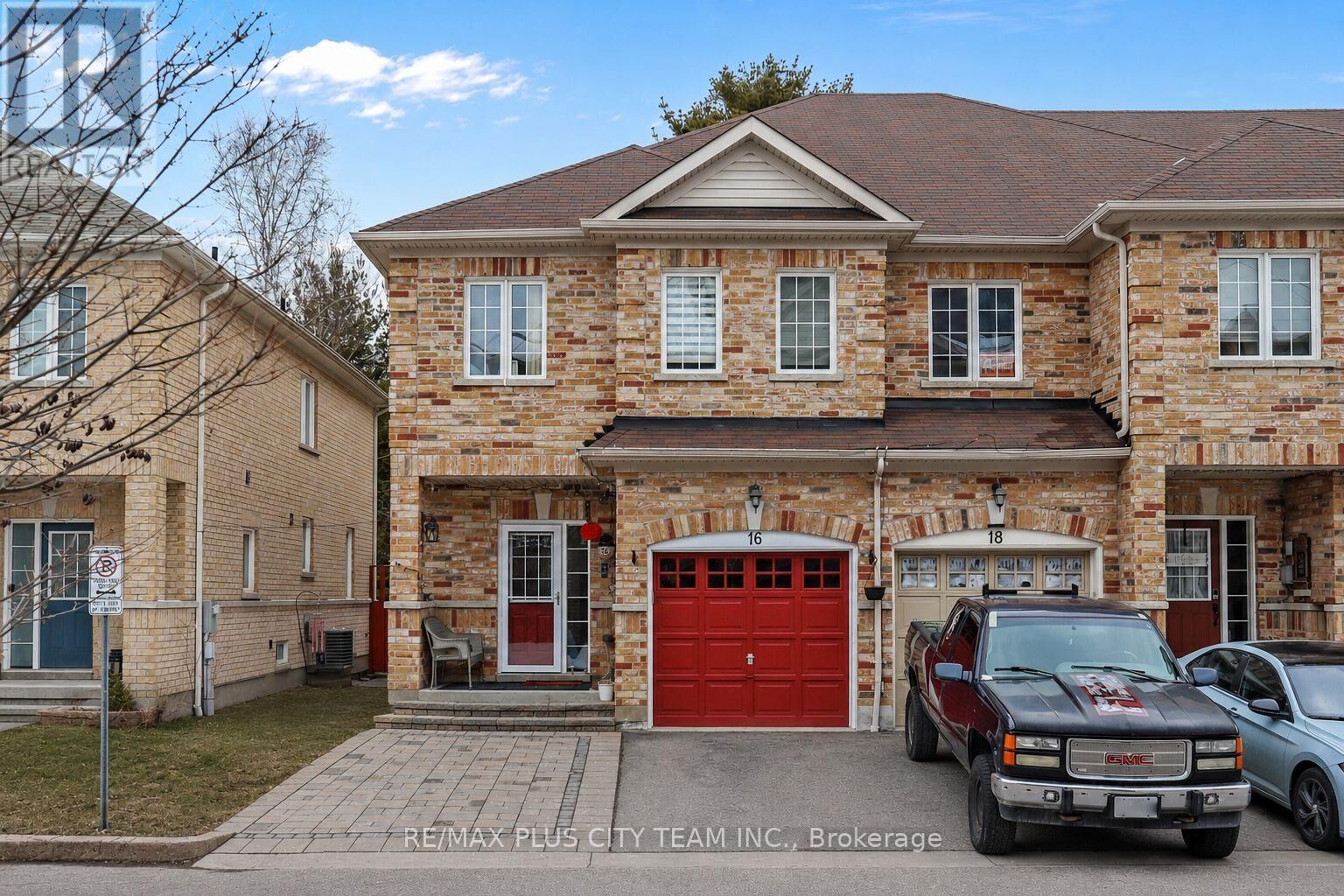 Property Photo:  16 Edison Way  ON L1R 0M3 