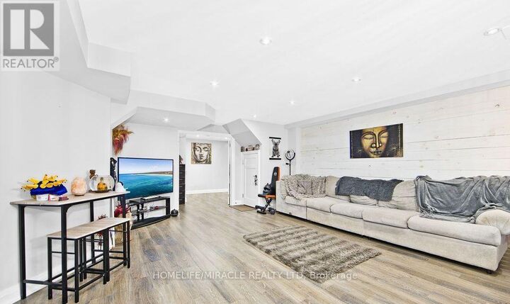 Property Photo: 75 Jewelwing Court Lower ON L3Z 0N7