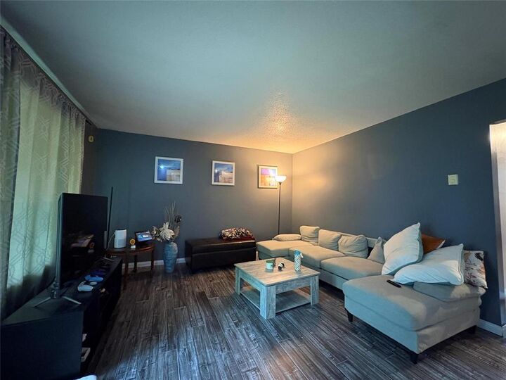Property Photo: 227 Davidson Avenue East MB R7N 2Z4
