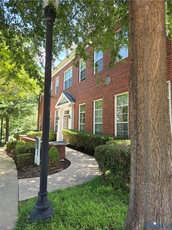 Property Photo: 604 Bristol Village Drive 308 VA 23114