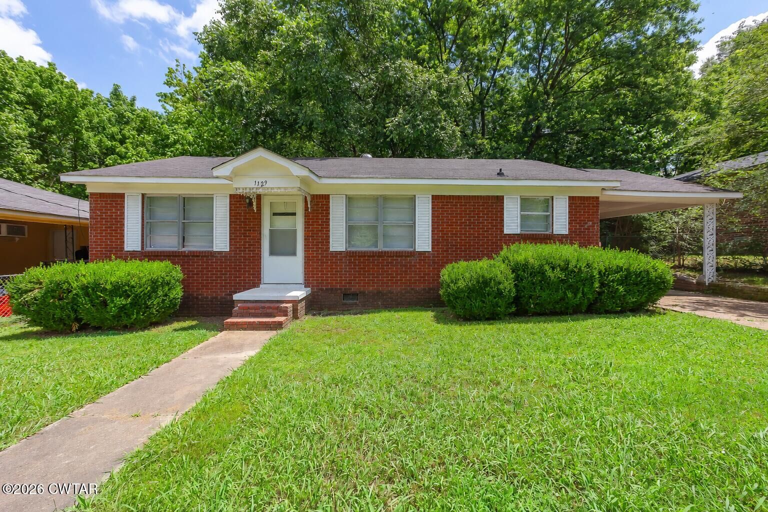 Property Photo: 1129 Edgewood Avenue TN 38012